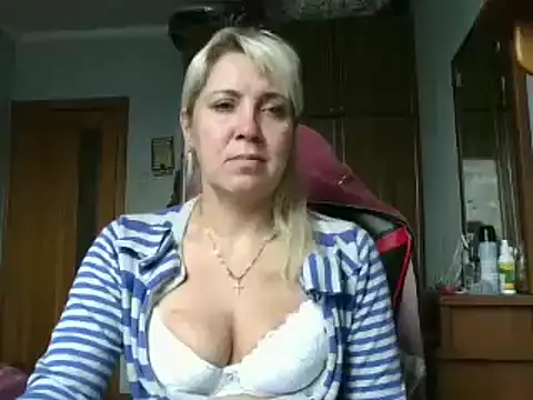 Snapshot of IrinaB1 chatting on October 17, 2025, 7:11 am IrinaB1 online show from October 17, 2025, 7:11 am