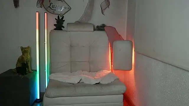 Snapshot of ari_kat chatting on February 5, 2026, 4:52 am ari kat online show from February 5, 2026, 4:52 am