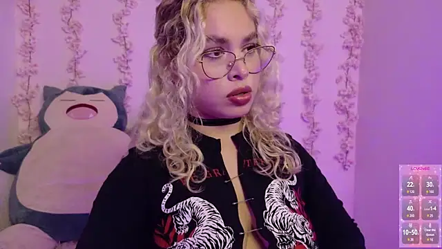 Haelycute online show from March 26, 2026, 4:11 am