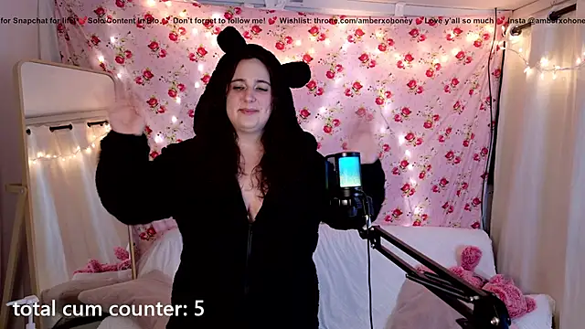 Snapshot of amberxoxhoney chatting on February 28, 2025, 5:37 am amberxoxhoney online show from February 28, 2025, 5:37 am