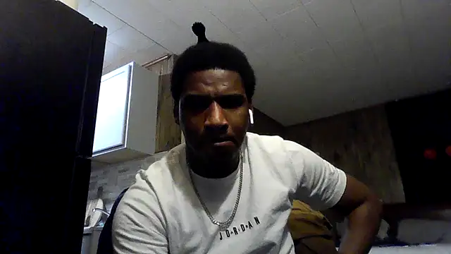 Snapshot of 007Giovani chatting on January 16, 2026, 12:36 am 007Giovani online show from January 16, 2026, 12:36 am