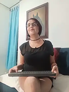 IsisBlake online show from May 17, 2026, 3:06 am