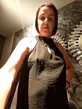 Snapshot of IsisBlake chatting on November 6, 2025, 1:04 pm IsisBlake online show from November 6, 2025, 1:04 pm