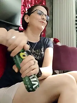 Snapshot of IsisBlake chatting on November 19, 2025, 7:03 pm IsisBlake online show from November 19, 2025, 7:03 pm