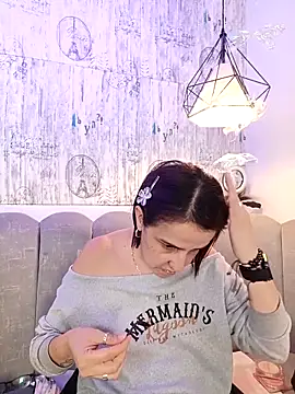 Snapshot of IsisBlake chatting on November 24, 2025, 6:41 pm IsisBlake online show from November 24, 2025, 6:41 pm