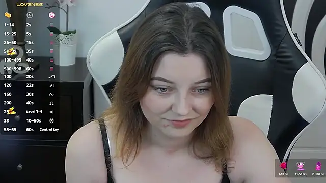 Snapshot of pretty_little_thing chatting on May 29, 2026, 7:31 pm pretty little thing online show from May 29, 2026, 7:31 pm