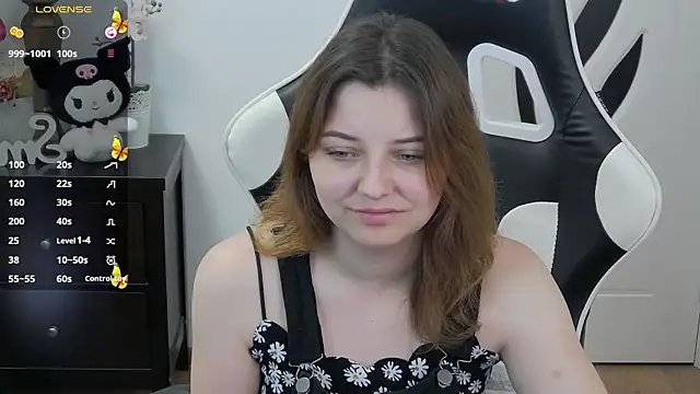 Snapshot of pretty_little_thing chatting on May 27, 2026, 4:03 pm pretty little thing online show from May 27, 2026, 4:03 pm