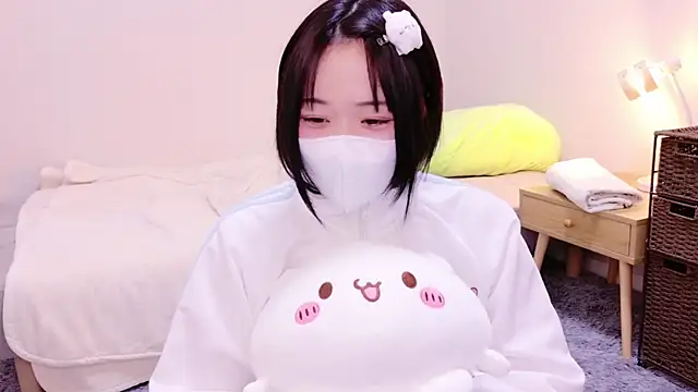 Mia--meow online show from February 12, 2025, 12:44 pm