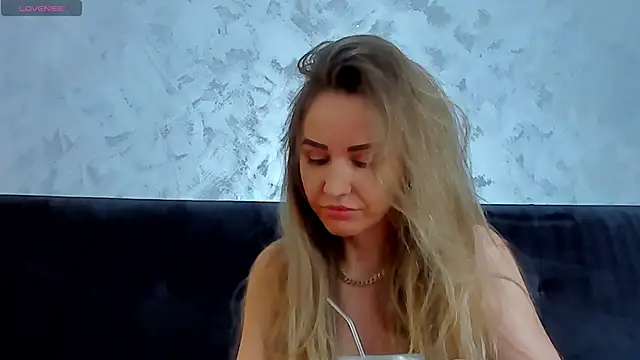 3lla Rose online show from February 20, 2026, 8:00 pm