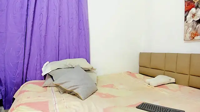 Snapshot of lilybaudyn_ chatting on November 17, 2025, 5:39 pm lilybaudyn online show from November 17, 2025, 5:39 pm