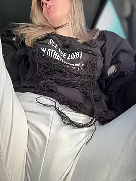 Snapshot of Crazy-Rosa chatting on March 20, 2025, 9:48 am Crazy-Rosa online show from March 20, 2025, 9:48 am