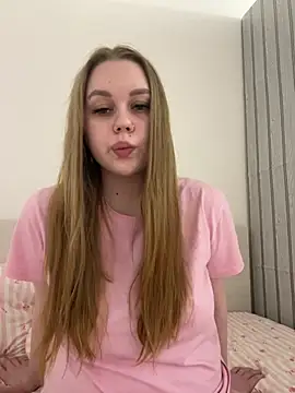 Snapshot of Marylallka5 chatting on May 4, 2026, 12:52 pm Marylallka5 online show from May 4, 2026, 12:52 pm