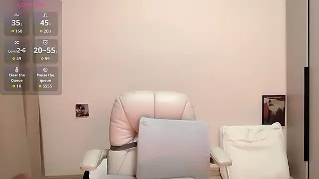 hhjiaxuan online show from April 23, 2026, 3:57 pm