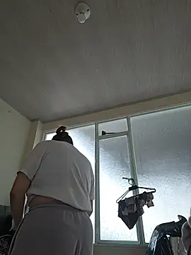 valery mora online show from February 17, 2026, 5:54 pm