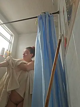 valery mora online show from November 6, 2025, 4:44 pm