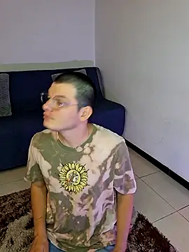 Snapshot of _Ottis_ chatting on November 26, 2025, 11:05 pm Ottis online show from November 26, 2025, 11:05 pm