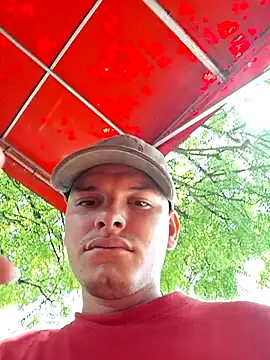 Snapshot of _Ottis_ chatting on November 5, 2025, 4:32 pm Ottis online show from November 5, 2025, 4:32 pm