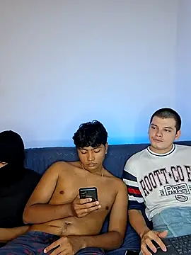 Snapshot of _Ottis_ chatting on November 29, 2025, 11:38 pm Ottis online show from November 29, 2025, 11:38 pm