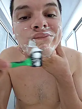 Snapshot of _Ottis_ chatting on December 5, 2025, 9:34 pm Ottis online show from December 5, 2025, 9:34 pm