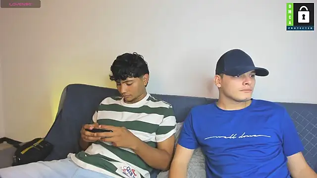 Snapshot of _Ottis_ chatting on November 18, 2025, 11:15 pm Ottis online show from November 18, 2025, 11:15 pm