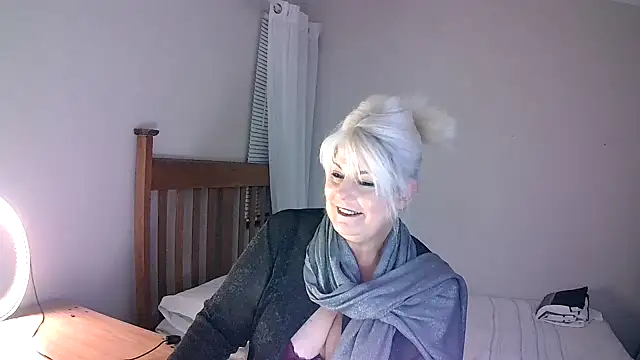 Snapshot of Miahotmilf chatting on February 2, 2025, 7:46 pm Miahotmilf online show from February 2, 2025, 7:46 pm