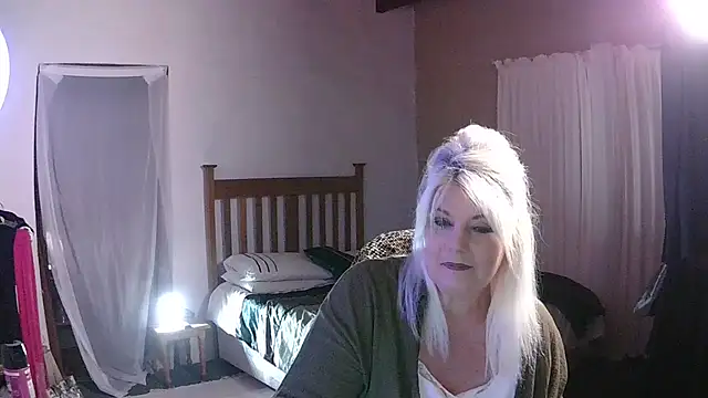 Miahotmilf online show from March 7, 2026, 7:52 pm