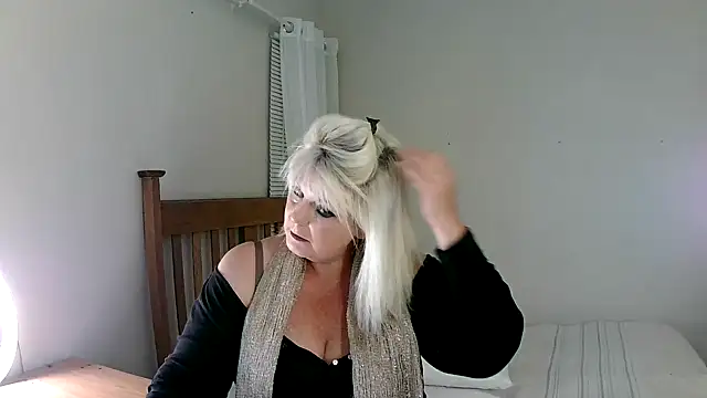 Snapshot of Miahotmilf chatting on March 8, 2025, 5:54 pm Miahotmilf online show from March 8, 2025, 5:54 pm