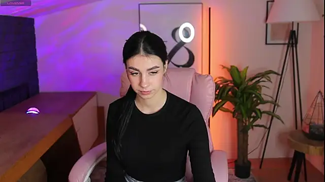 Snapshot of Dina_Foxxx chatting on October 13, 2025, 7:37 pm Dina Foxxx online show from October 13, 2025, 7:37 pm