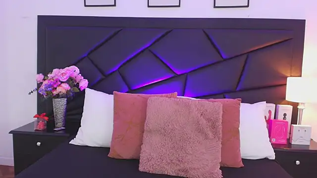 SophieCarther online show from October 2, 2025, 12:30 pm