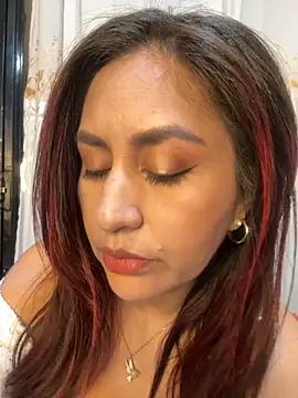 MonicaMoret online show from December 5, 2025, 12:15 pm