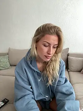 belle98 online show from October 27, 2025, 1:34 pm