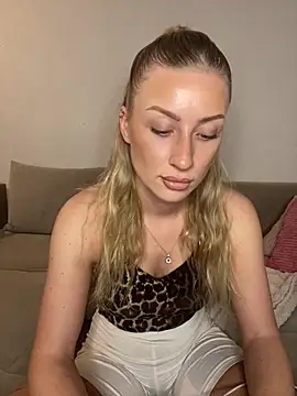 belle98 online show from November 14, 2025, 8:34 pm