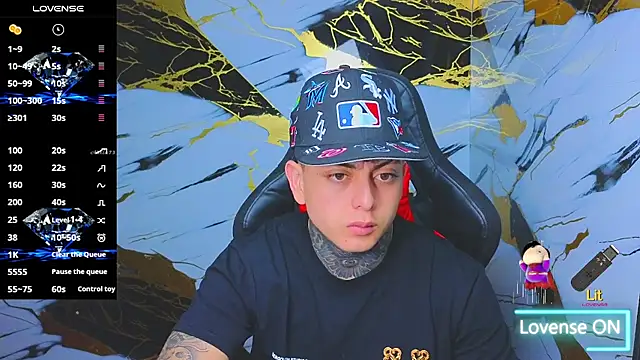 Kevin22 222 online show from November 19, 2025, 4:12 am