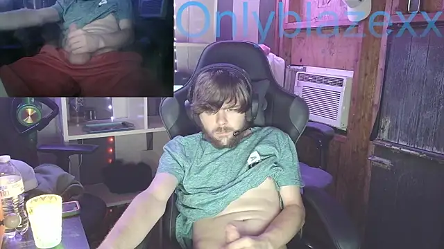 Snapshot of OnlyBlazexx chatting on January 11, 2026, 6:20 am OnlyBlazexx online show from January 11, 2026, 6:20 am