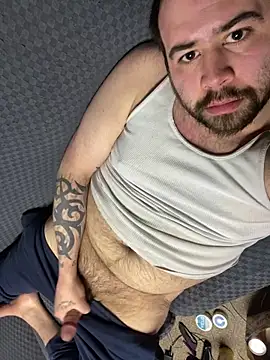 Snapshot of bighung1990 chatting on February 22, 2026, 4:37 am bighung1990 online show from February 22, 2026, 4:37 am