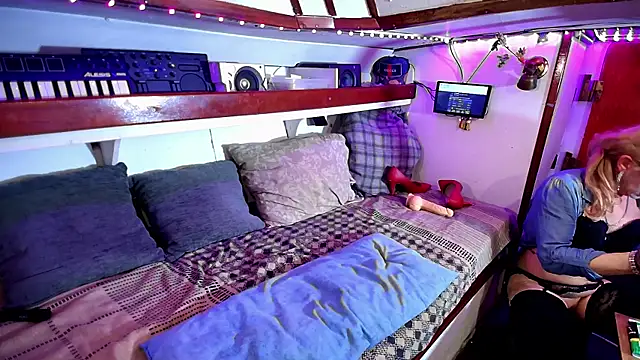 Snapshot of Honeykiss23 chatting on January 16, 2025, 7:20 pm Honeykiss23 online show from January 16, 2025, 7:20 pm