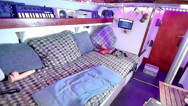 Snapshot of Honeykiss23 chatting on November 16, 2025, 7:40 pm Honeykiss23 online show from November 16, 2025, 7:40 pm