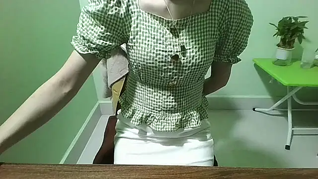 Snapshot of Luxcute286 chatting on March 22, 2025, 12:57 pm Luxcute286 online show from March 22, 2025, 12:57 pm