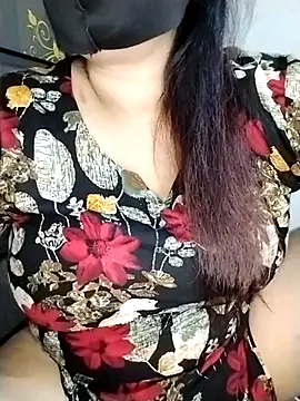 Snapshot of Tishani chatting on November 28, 2025, 11:21 am Tishani online show from November 28, 2025, 11:21 am