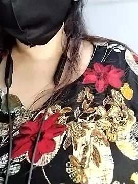 Snapshot of Tishani chatting on November 9, 2025, 12:31 pm Tishani online show from November 9, 2025, 12:31 pm