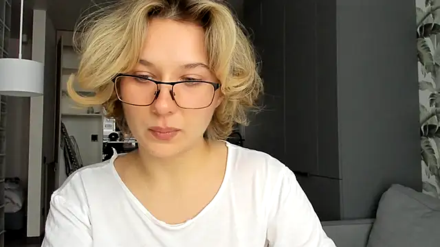 Lilith lutherlow online show from January 7, 2026, 1:27 pm