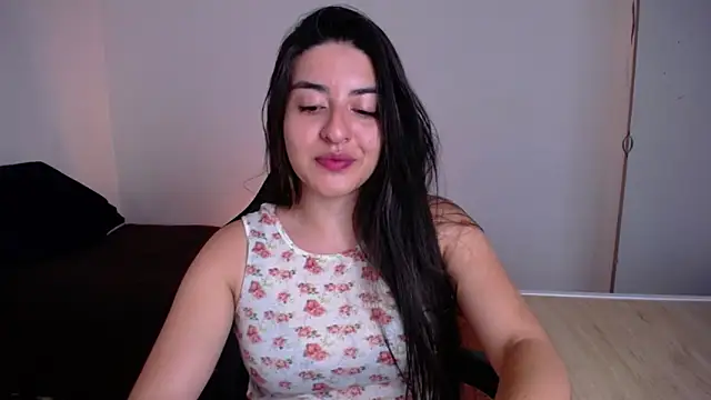 Snapshot of moritalatina chatting on April 21, 2026, 8:37 pm moritalatina online show from April 21, 2026, 8:37 pm