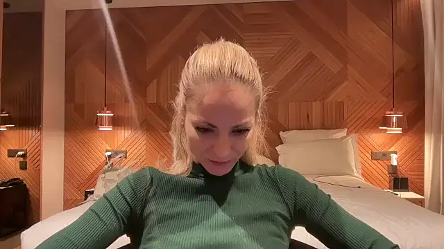 missdaisydiamond777 online show from November 15, 2025, 8:24 pm