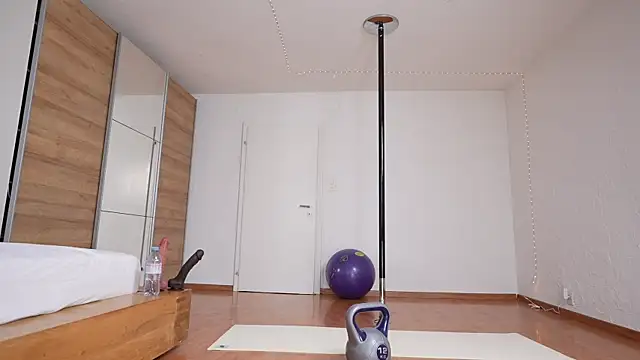 missdaisydiamond777 online show from January 12, 2026, 10:33 am