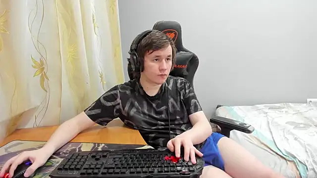 iliaskrislove online show from April 10, 2026, 7:32 pm