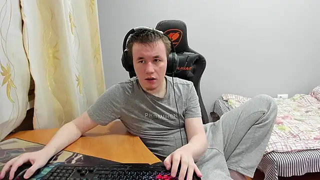 iliaskrislove online show from November 24, 2025, 2:28 pm