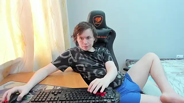 iliaskrislove online show from April 7, 2026, 4:03 am