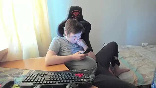 iliaskrislove online show from March 20, 2026, 4:24 am