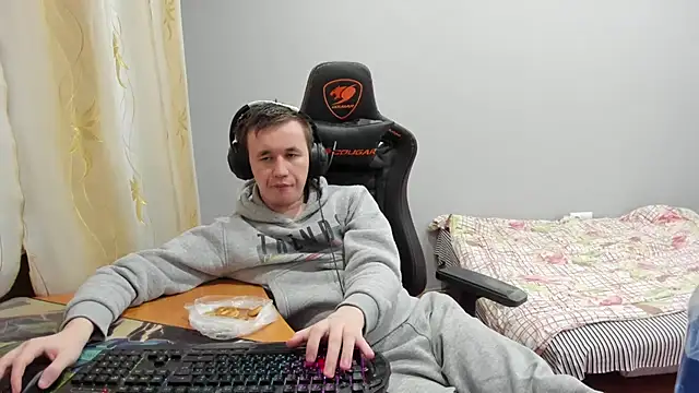 iliaskrislove online show from December 1, 2025, 4:19 pm