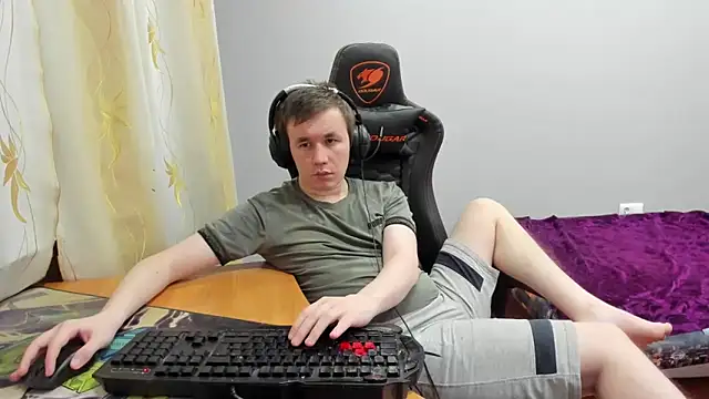 iliaskrislove online show from December 19, 2025, 6:32 pm